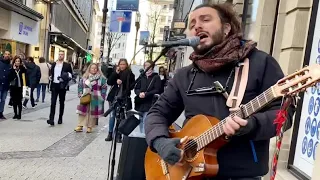 Artista di strada italiano per le vie del Lussemburgo - Don Raffae’ cover