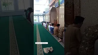 Sholat zhuhur di masjid Baitul Makmur Pagambiran Padang, berjamaah itu baik, ayo ke surau.