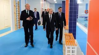 Владимир Путин осмотрел крупнейшую школу Архангельска