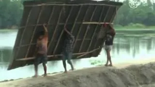 Тысячи стали бездомными из-за наводнения в Бангладеш (новости)