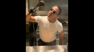 SALT BAE Make a Wet Burger #saltbae #saltlife #salt #saltlifeofnusret