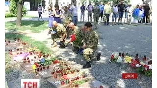 У Дніпрі вшанували пам'ять бійців 25 бригади, що два роки тому загинули у Шахтарську