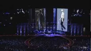 U2 Vertigo - Sometimes You Can't Make It On Your Own live in Milano (HD)