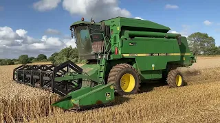 John Deere 2064 Hill Master Combine Harvester - Wheat Harvest 2021.