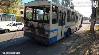 російські окупанти обстріляли Херсон: влучили у тролейбус із пасажирами