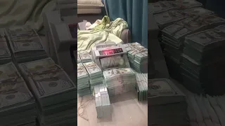 Perfect Count 1.05 Millon US Dollars  #cash#money #dollar #us #millionaire #million