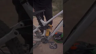 Por fin salió a la luz la nueva Raaw Yalla y podemos subir este Bike Check de Stevie Schneider