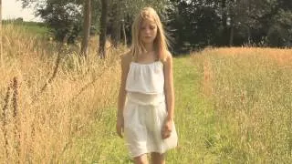 Sophy Chapman - Little Girl Official Music Video