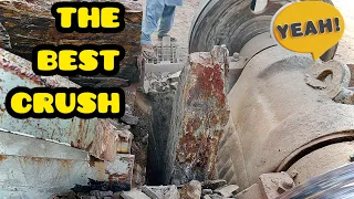 ☠️🧨"Stone Crushing: A Crucial process in Mining and Quarrying #asmr #asmrsounds 🪨⚒️