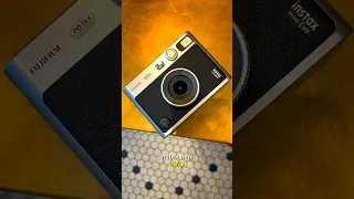 Обзор Instax mini EVO. Попросил подругу записать пару слов про камеру😂