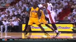 In what appears to be an intentional act, Dwyane Wade elbows Lance Stephenson in the head.