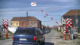 Spoorwegovergang Mévergnies-Attre (B) // Railroad crossing // Passage à niveau