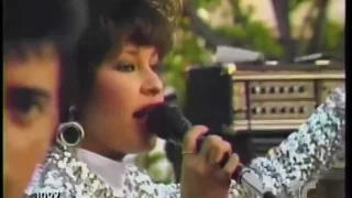 Selena Quintanilla - Looking For A New Love (Live 1987)