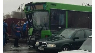 Авария с участием автобуса и троллейбуса. 06 04 2015  2