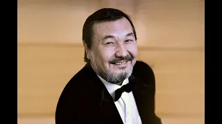 Bulat Minzhilkiev sings Kyrgyz song Ata-Meken" (Fatherland)