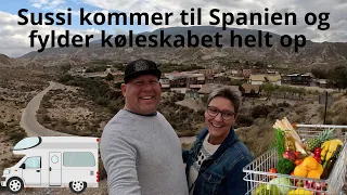 Sussi kommer til Spanien og fylder køleskabet helt op