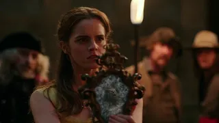 Emma Watson Showing The Beast In Mirror - Beauty And The Beast