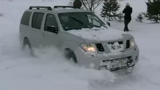 Nissan Pathfinder and Subaru Forester goes over snowbank