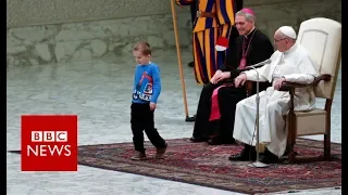 Small boy upstages the Pope during audience  - BBC News