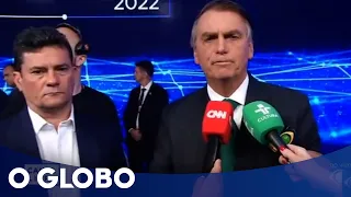 Bolsonaro elogia Moro no final do debate: 'Exemplo'