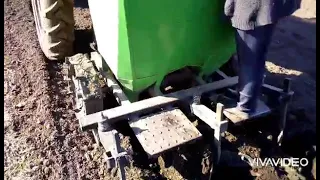 посадка картофеля трактором т25+картофелесажалка бомет