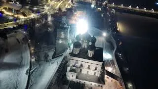 Псков в ночь перед рождеством. Кремль, ёлка, финский парк и окрестности. 4K.