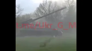 Russian 152-mm army self-propelled gun 2S5 "Hyacinth-S" firing in Donbass