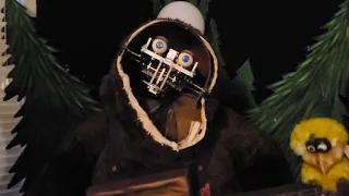 [Spooky warning!] Faceless animatronic Billy Bob plays a song for you!