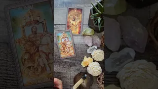 YOUR PAST / PRESENT / FUTURE 🔮 TAROT READING #short