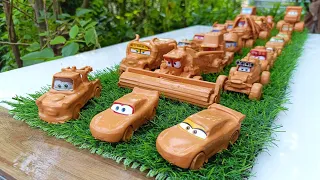 Clean up muddy mini Cars & disney car convoys! Play in the garden