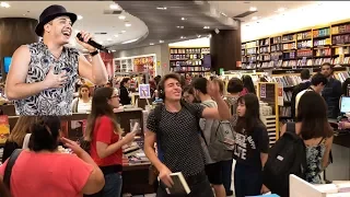 CANTANDO WESLEY SAFADÃO EM LUGARES PÚBLICOS