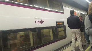 Renfe 450 saliendo de passeig de Gracia hacia Sant Vicenç de calders