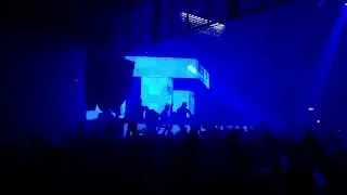 Afrojack playing Martin Garrix's Tremor