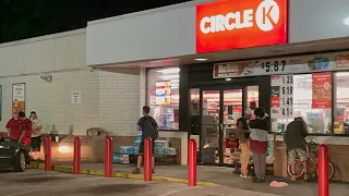 North Fort Myers - Cops Show Up To Shut Down Hood Hang Out Spot At Circle-K But Locals Wont Leave