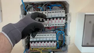 Viata de electrician, cu lucrari mari si mici
