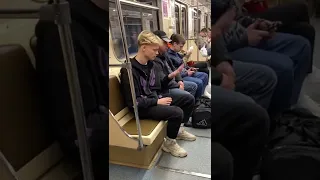 Пранк в метро 🤣