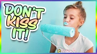 😱 WHAT DOES JAYLA DO TO TURN HER LIPS BLUE?! SMELLY BELLY TV VLOGS!!