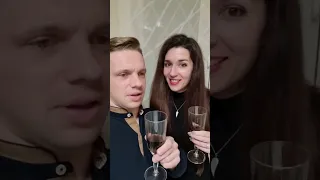 Всех с Новым годом, друзья!🎉 Большое спасибо за то, что вы с нами! Мы вас любим ❤️🤗 | Рома и Бланка