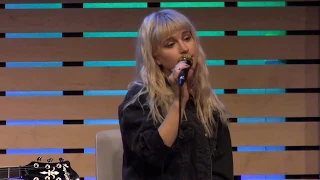 Paramore - Caught In The Middle [Live In The Lounge]