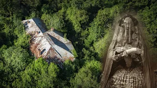 Descubriendo los misterios de una mansión forestal abandonada espeluznante de 40 años