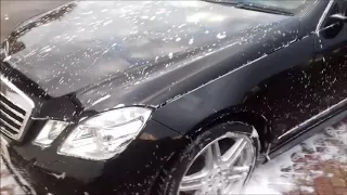 WASH AND POLISH ON A MERCEDES E220