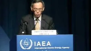 Secretary of Energy Steven Chu speaks to the 2009 IAEA General Conference delegation