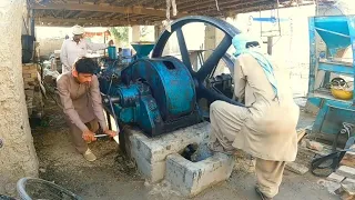 25hp amazing starting old diesel engine ruston || ruston engine || on China aata chakki Punivillage