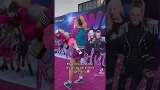 JoJo Siwa Helps Little Girl After She’s INJURED *poor baby*