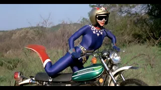 Wonder Woman Looking Sexy in Her Spandex Catsuit Riding A Motorcycle 1080P BD