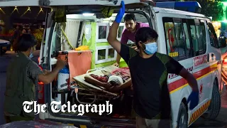 Afghanistan | Victims of Kabul airport explosions arrive at hospital