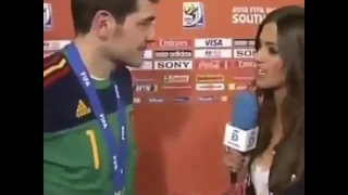 Saint Iker Casillas kissing Sara Carbonero! Vm final 2010 world cup...