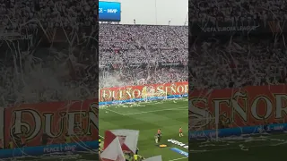 IMPRESIONANTE RECIBIMIENTO SEVILLA FC - MAN U