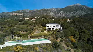 Inside €3.950.000 Unique 5 Bedroom Villa with Panoramic Views in Marbella.