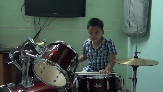 Wasting love - Iron Maiden, 8 year old  Drummer.